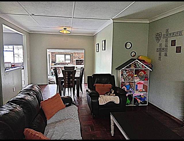 3 BEDROOM HOUSE FOR SALE IN PARKDENE